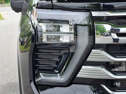 Used 2025 Chevrolet Silverado 2500 High Country w/ High Country Premium Package AWD/4WD image 9