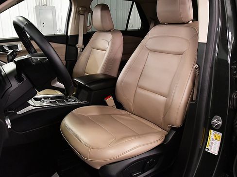 Used 2022 Ford Explorer XLT w/ Equipment Group 202A image 28