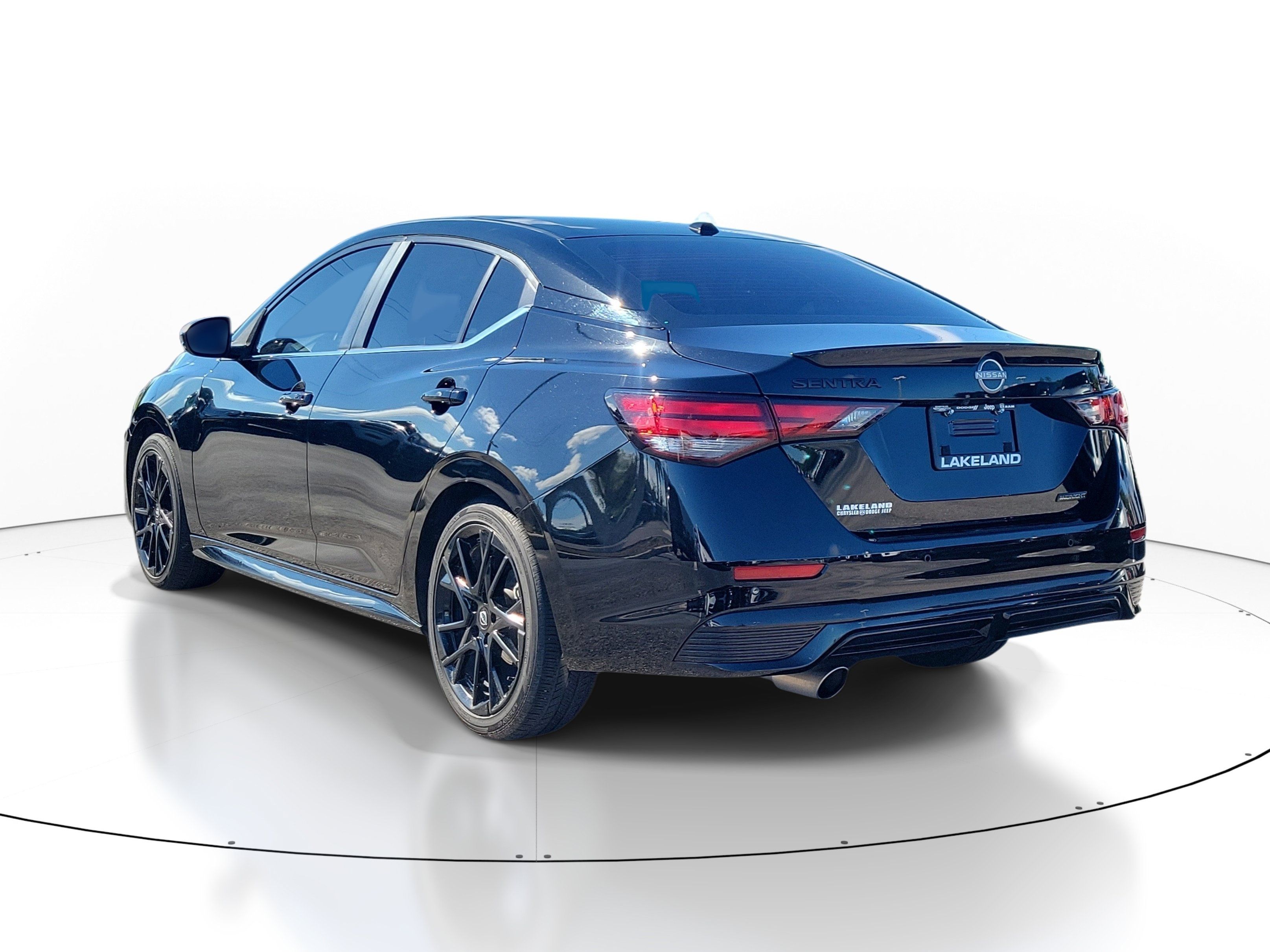 Used 2025 Nissan Sentra SR w/ Midnight Edition FWD image 4