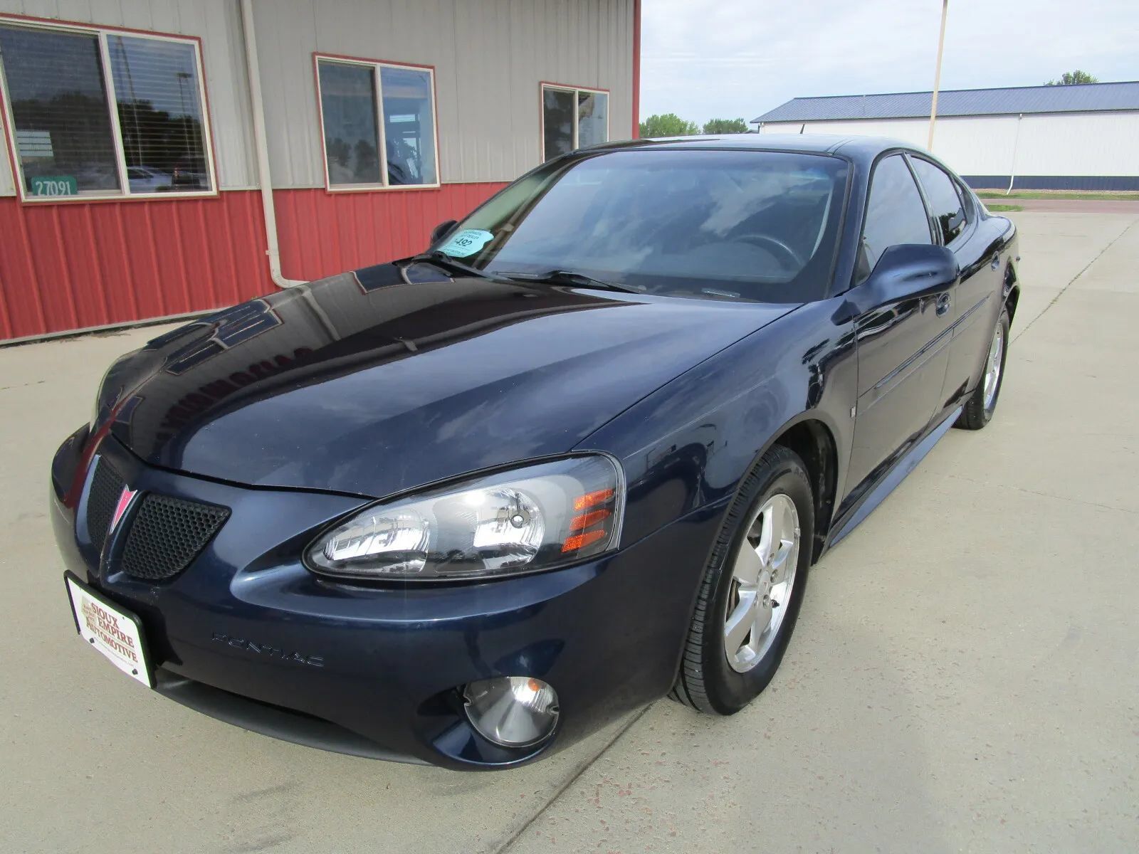 Used 2007 Pontiac Grand Prix w/ Sun And Sound Package FWD image 3