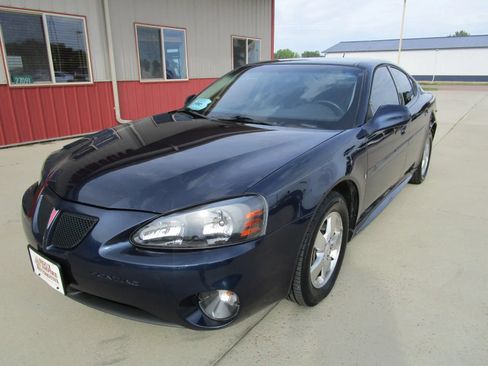 Used 2007 Pontiac Grand Prix w/ Sun And Sound Package FWD image 3