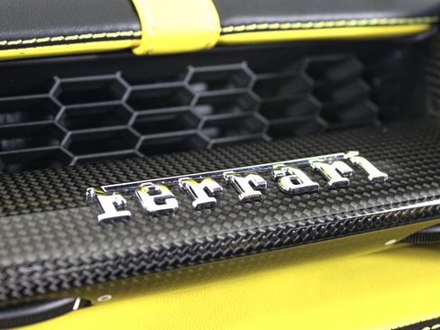 Used 2019 Ferrari 812 Superfast RWD image 38