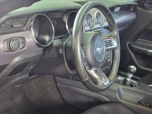 Used 2017 Ford Mustang Coupe RWD image 9