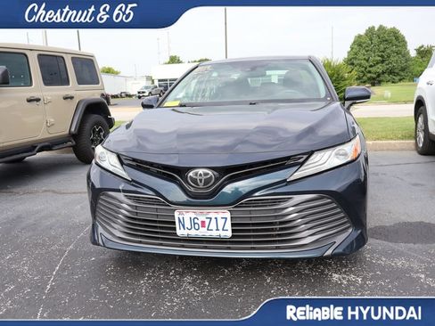 Used 2019 Toyota Camry XLE FWD image 8