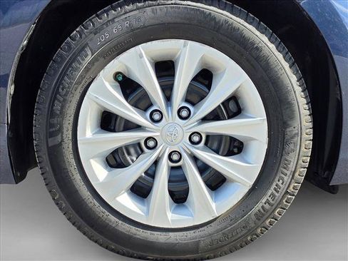 Used 2016 Toyota Camry LE FWD image 9