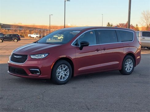 New 2026 Chrysler Pacifica Select image 7