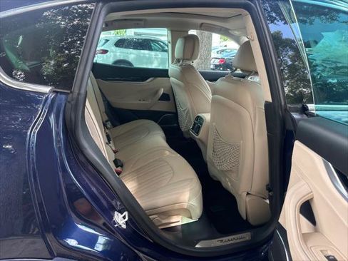 Used 2018 Maserati Levante GranLusso AWD/4WD image 22