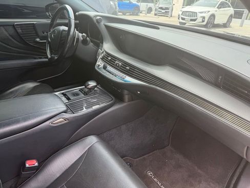 Used 2018 Lexus LS 500 w/ Accessory Package (Z2) RWD image 11