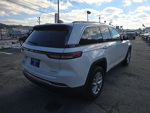 Used 2024 Jeep Grand Cherokee Laredo X image 6