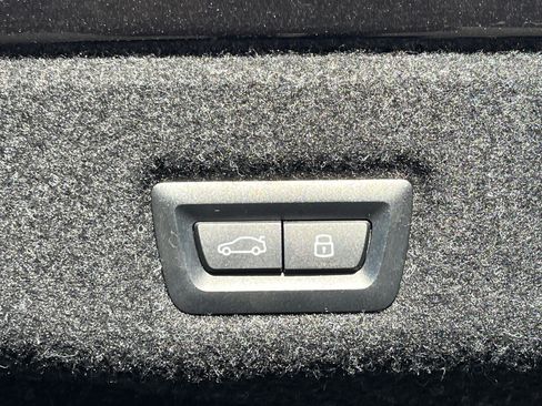 Used 2024 BMW i5 eDrive40i image 29