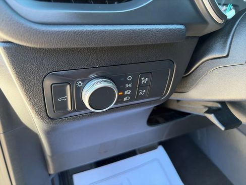 Used 2022 Ford Escape SE w/ SE Sport Appearance Package FWD image 17