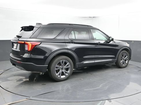 Used 2025 Ford Explorer Active w/ Active Comfort Package AWD/4WD image 3