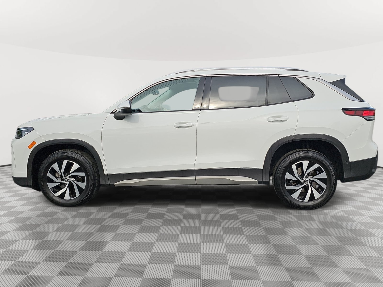 Used 2025 Volkswagen Tiguan S FWD image 8