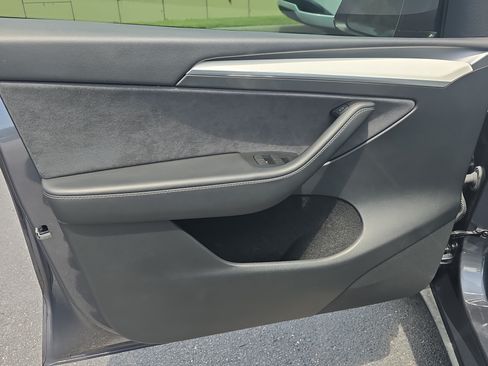 Used 2023 Tesla Model Y Performance AWD/4WD image 16