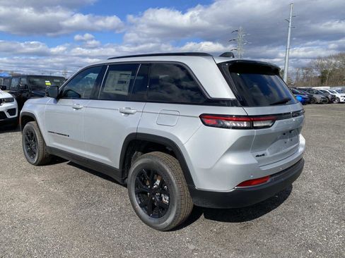New 2026 Jeep Grand Cherokee Altitude image 3
