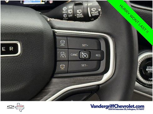 Used 2024 Jeep Wagoneer Series II RWD image 14