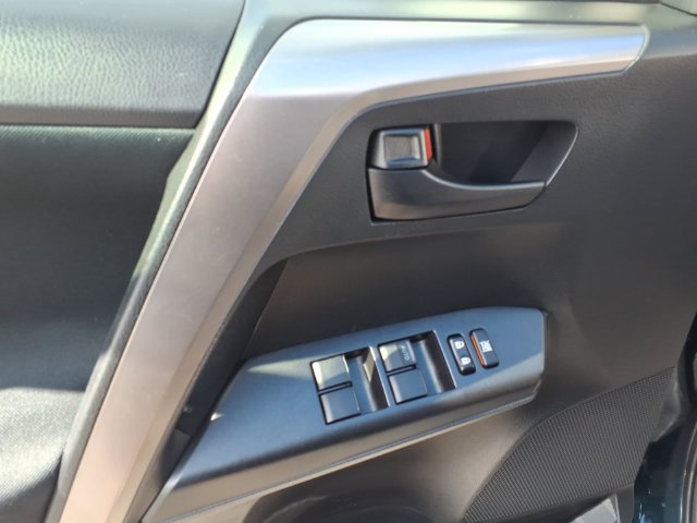 Used 2017 Toyota RAV4 LE FWD image 6