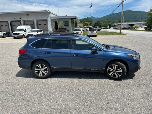 Used 2019 Subaru Outback 2.5i Limited AWD/4WD image 4