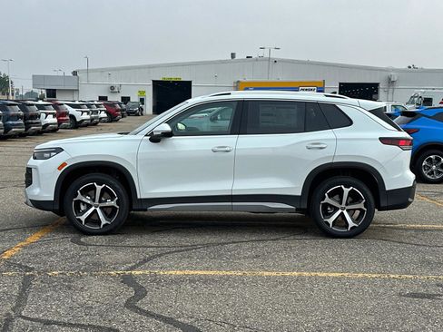 New 2025 Volkswagen Tiguan SE image 2