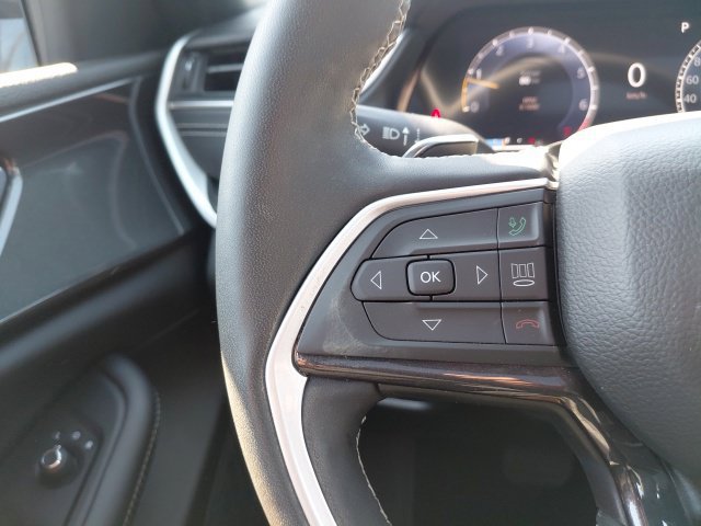 Used 2023 Jeep Grand Cherokee L Laredo RWD image 28