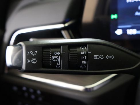 New 2025 Chevrolet Suburban Premier image 32