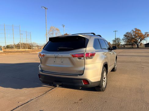 Used 2014 Toyota Highlander XLE image 30