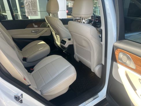 Used 2024 Mercedes-Benz GLS 450 4MATIC image 11