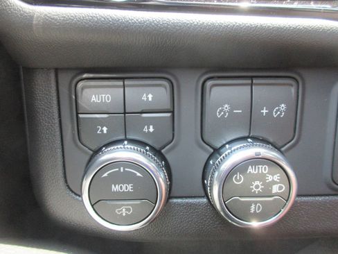 New 2026 GMC Yukon Denali w/ Denali Reserve Package AWD/4WD image 18