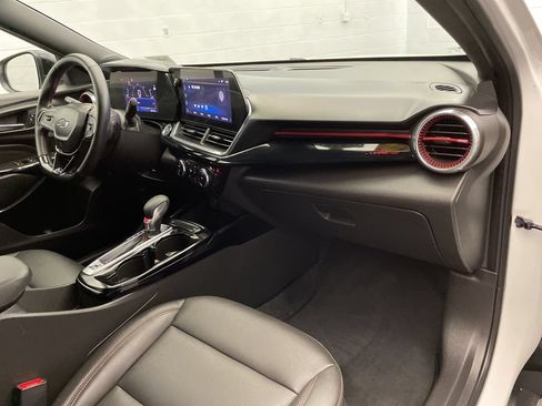 Used 2024 Chevrolet Trax RS FWD image 26