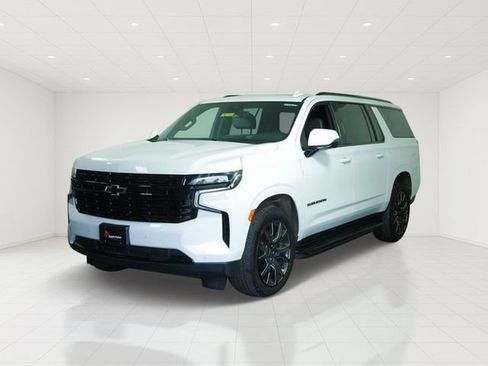 Used 2023 Chevrolet Suburban RST w/ Sport Performance Package AWD/4WD image 3