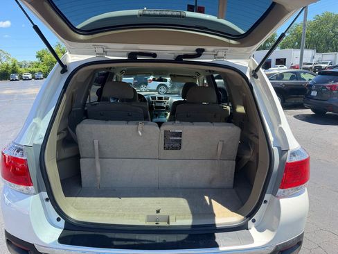 Used 2013 Toyota Highlander Plus FWD image 12