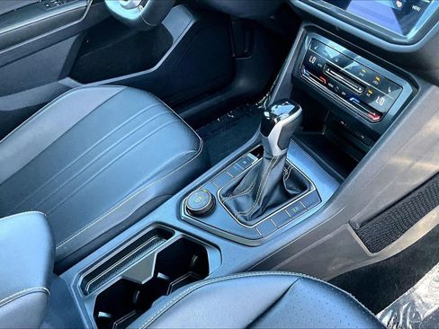 Used 2023 Volkswagen Tiguan SE w/ Panoramic Sunroof Package AWD/4WD image 30