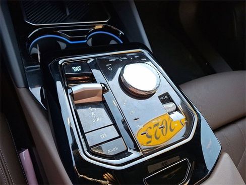 Used 2025 BMW i5 xDrive40 w/ Premium Package image 15