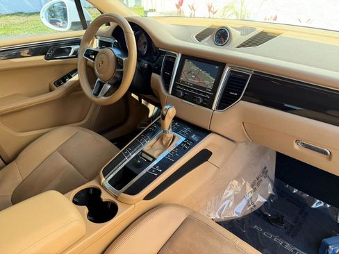 Used 2015 Porsche Macan S image 48
