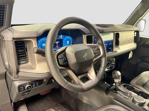 New 2025 Ford Bronco Outer Banks image 9