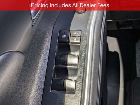 Used 2023 Toyota Highlander XLE AWD/4WD image 27