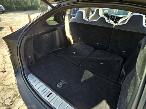 Used 2018 Tesla Model X 75D image 18