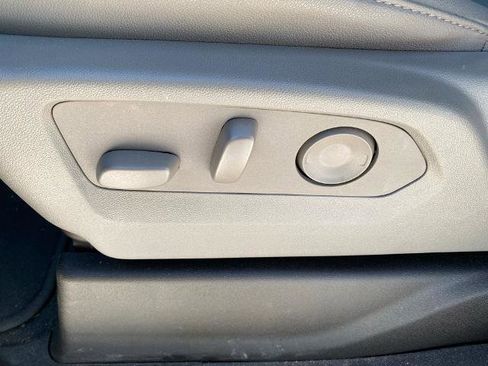 Used 2025 GMC Sierra 1500 SLT image 15