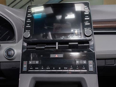 Used 2021 Toyota Avalon Limited image 11