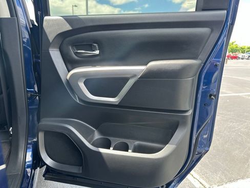 Used 2024 Nissan Titan SV w/ SV Convenience Package RWD image 11