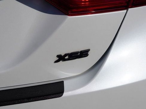 Used 2021 Toyota Camry XSE FWD image 11