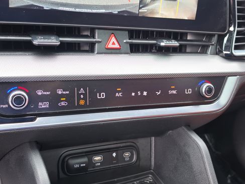 Certified 2025 Kia Sportage SX FWD image 25