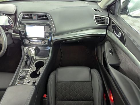 Used 2016 Nissan Maxima SR image 16