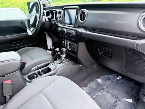 Used 2019 Jeep Wrangler Unlimited Sahara AWD/4WD image 23