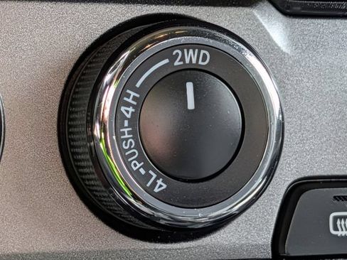Used 2022 Toyota Tacoma TRD Sport w/ Technology Package AWD/4WD image 17