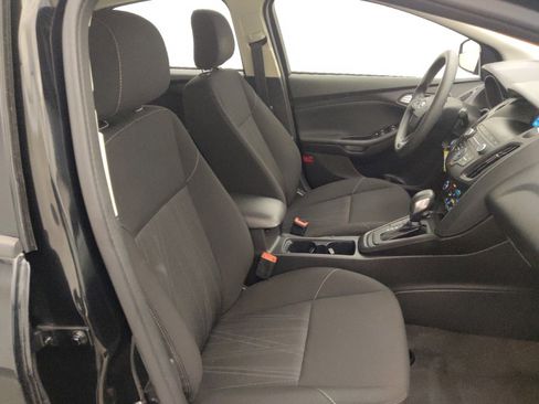 Used 2018 Ford Focus SE w/ SE Appearance Package FWD image 21