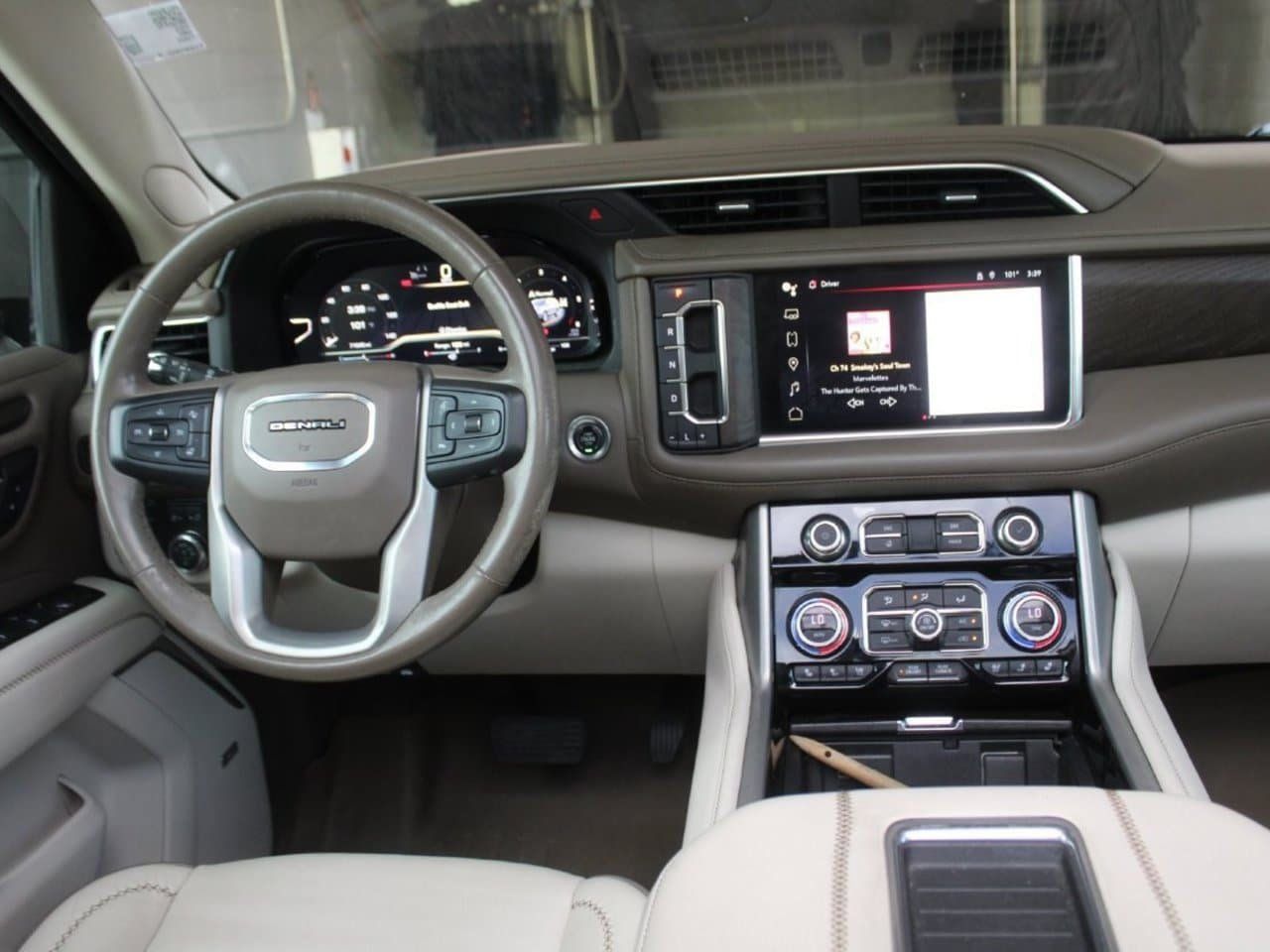 Used 2022 GMC Yukon Denali w/ Denali Premium Package AWD/4WD image 18