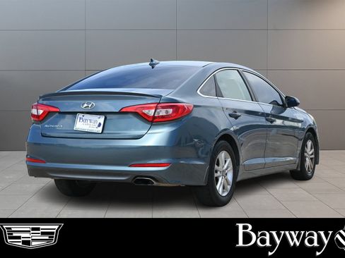 Used 2017 Hyundai Sonata SE w/ Winter Weather Package FWD image 6