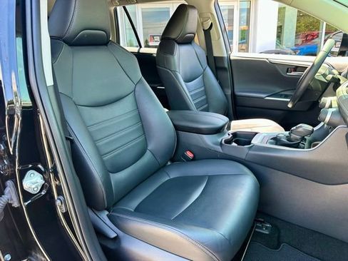 Used 2019 Toyota RAV4 Limited AWD/4WD image 23