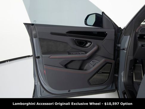 Used 2024 Lamborghini Urus S AWD/4WD image 11